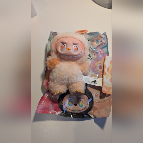 Labubu The Monster Happiness Big Into Energy Open Blind Box - Picture 6 of 8